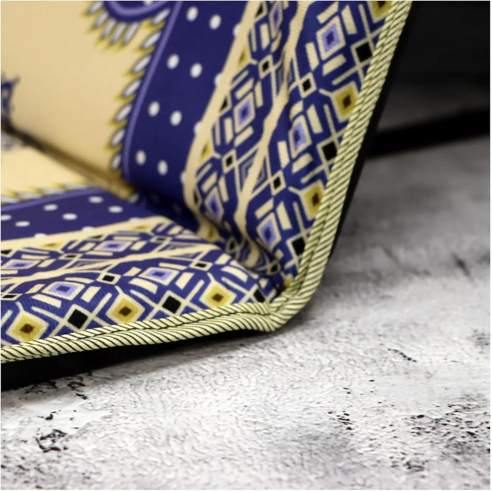 Corded edge and fold detail of the prayer mat