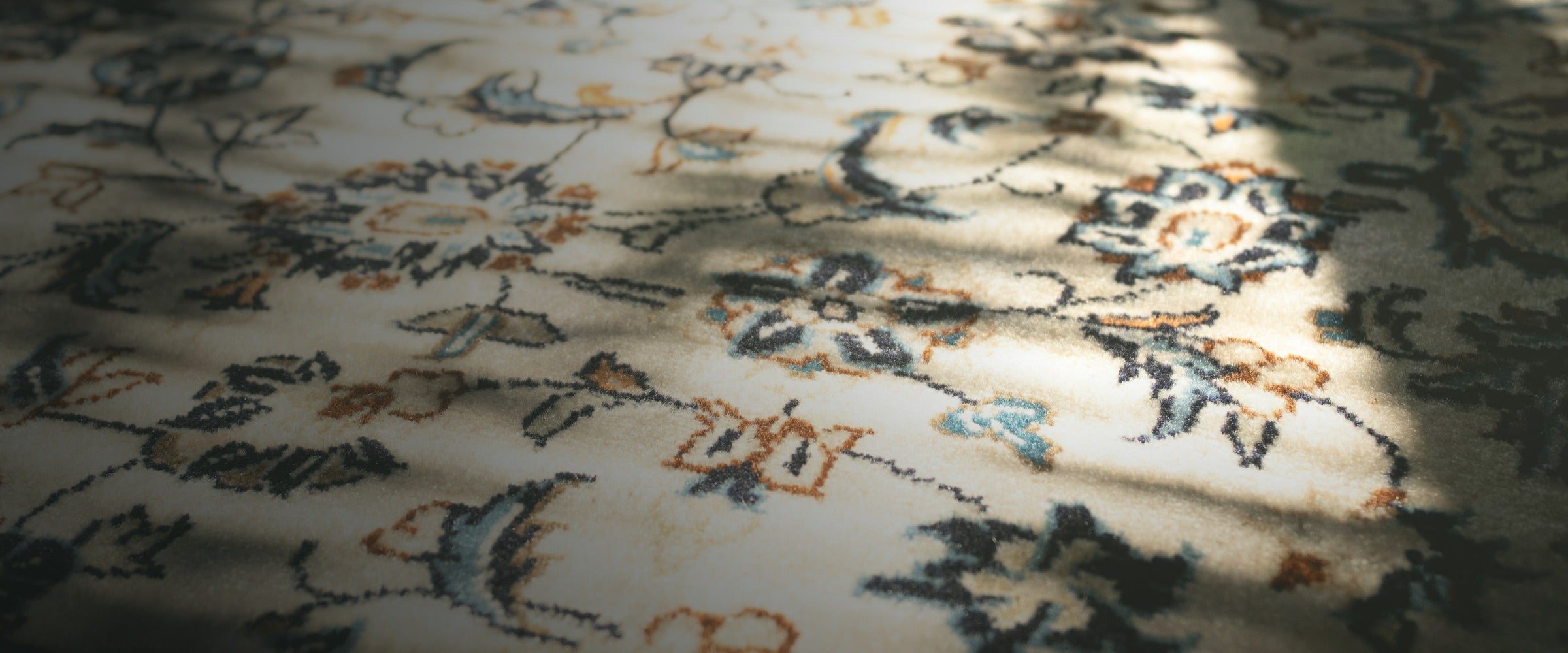 The prayer mat that supports your back, not just your knees